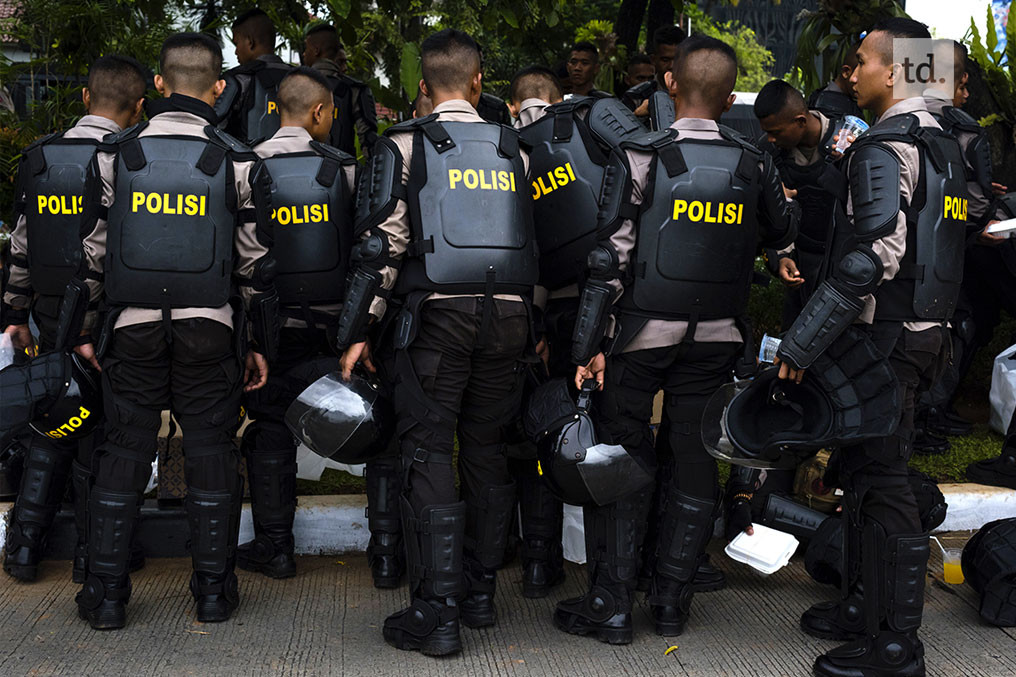 Indonésie : affrontements entre la police et des islamistes 