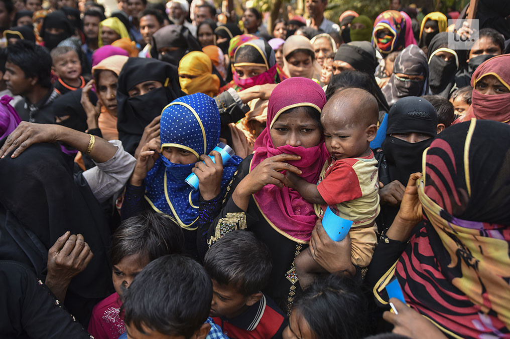 Les musulmans rohingyas fuient vers le Bangladesh 
