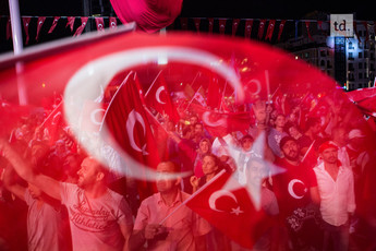 Turquie : 'Ni le coup, ni le diktat, le pouvoir au peuple!'