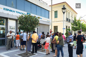 Grèce : réouverture des banques, hausse de la TVA