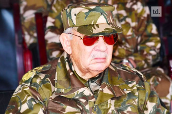 Algérie : le patron de l'armée demande le départ de Bouteflika 