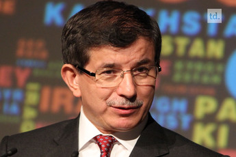 Ahmet Davutoglu prend les rênes de l’AKP