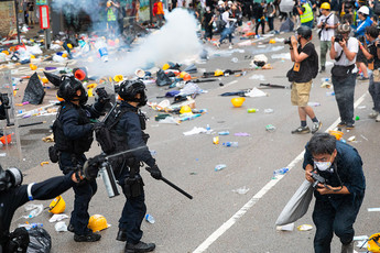 Violents affrontements à Hong Kong