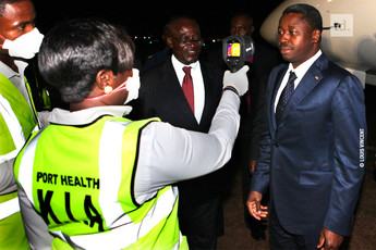 Arrivée du président togolais à Accra pour un sommet extraordinaire 