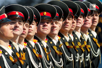 Grande parade militaire sur la Place Rouge